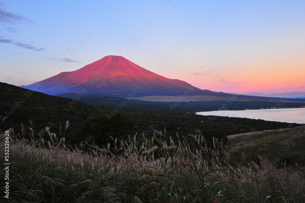 赤富士と山中湖