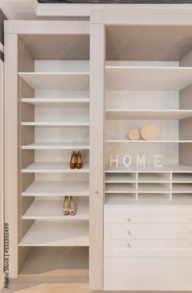 Wardrobe with many shelves, on which are two pairs of women's shoes and four-dimensional letters Wardrobe with many shelves, on which are two pairs of women's shoes and four-dimensional letters