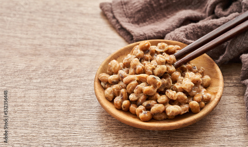 Canvas Print Natto or Fermented Soybean in wood plate and chopsticks on wooden table background
