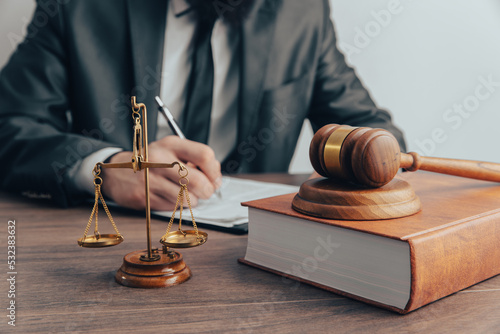 Photo Scales of justice with judge's gavel on the table