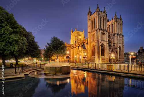 Bristol gotycka katedra, Anglia nocą, gotycka architektura, kościół angielski
