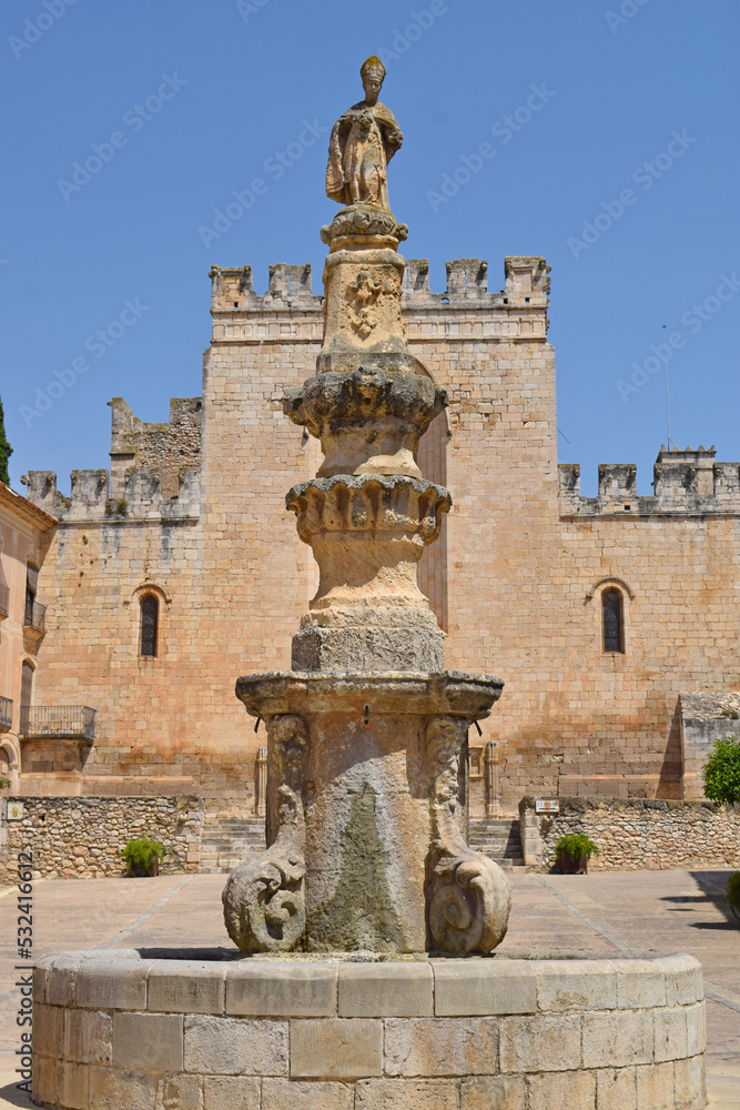 Obraz premium Monasterio de las Santas Cruces en Aiguamurcia Tarragona España 