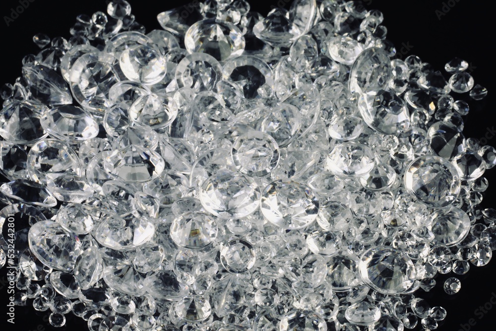 Obraz premium Shiny cut diamonds in various sizes
