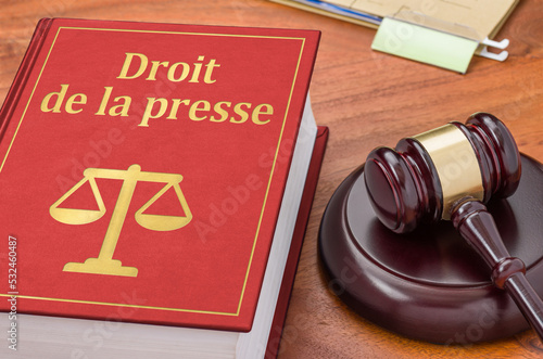 A law book with a gavel - Press law in french - Droit de la presse