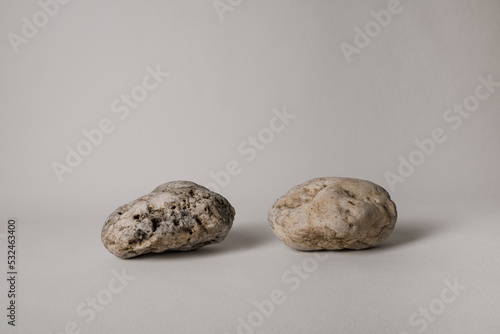 Obraz na płótnie group of two pebbles on neutral background w salonie