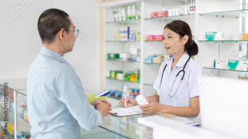 Specialist pharmacists provide advice and assistance to patients who come into the pharmacy or clinic, Prescribe medication as prescribed by a doctor, Service and assistance to patients, Pharmacy.