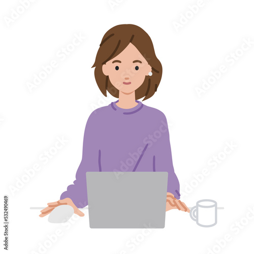 デスクで座ってPCを使っているリモートワークの女性