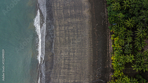 Paisaje de dron playa y selva