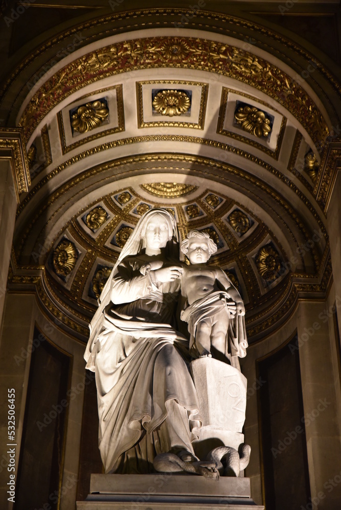 Vierge à l'Enfant de l'église de la Madeleine à Paris. France
