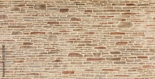 Fotografia Vieux mur en pierre apparente d'une maison de campagne en France.