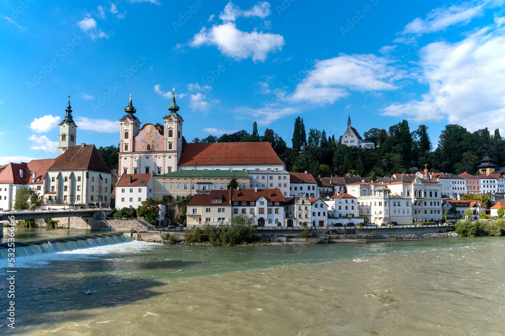 Blick auf Steyr in Oberösterreich mit Michaelerkirche Blick auf Steyr in Oberösterreich mit Michaelerkirche