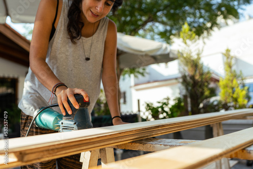 woman DIY sanding machine photo