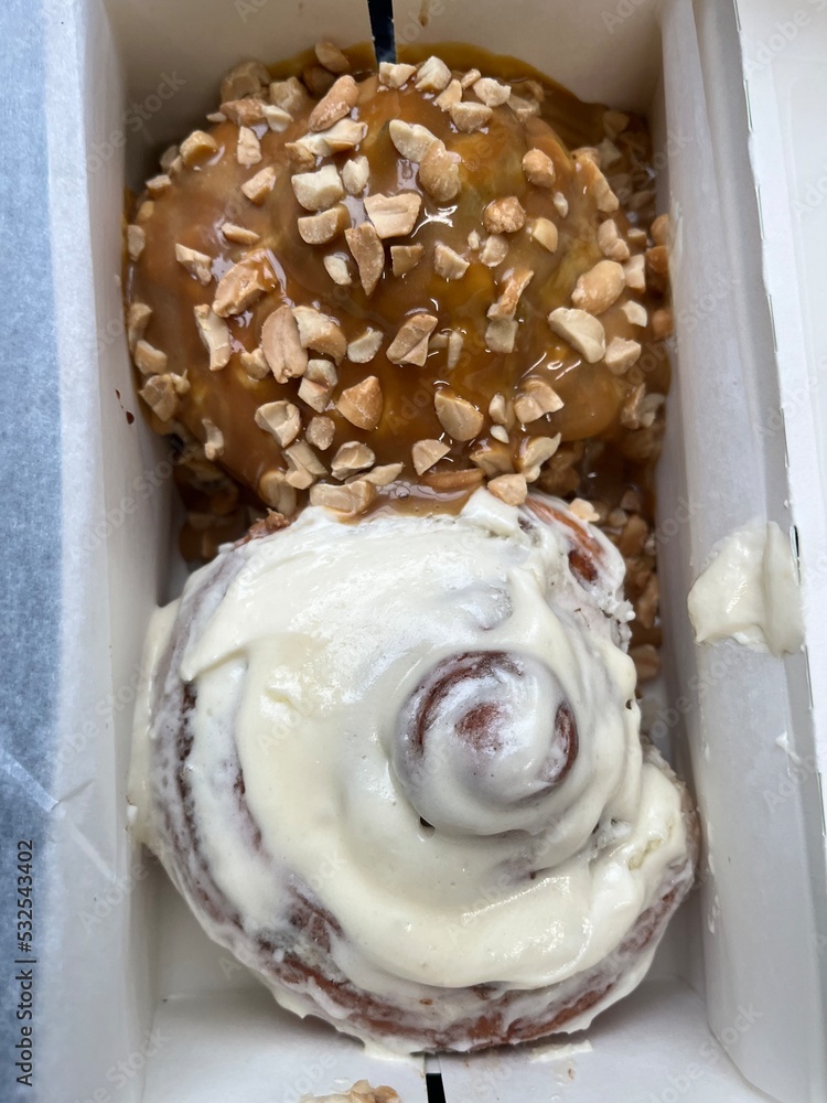Buns with cinnamon and vanilla cream Buns with cinnamon and vanilla cream