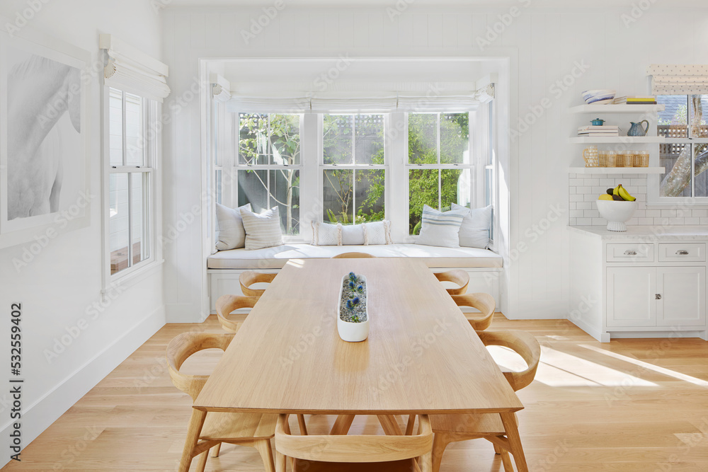 © Trinette Reed/Stocksy - Modern design farmhouse dining room with table © Trinette Reed/Stocksy - Modern design farmhouse dining room with table