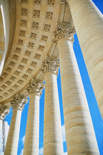 Photo colonnade of Pantheon in Paris, France