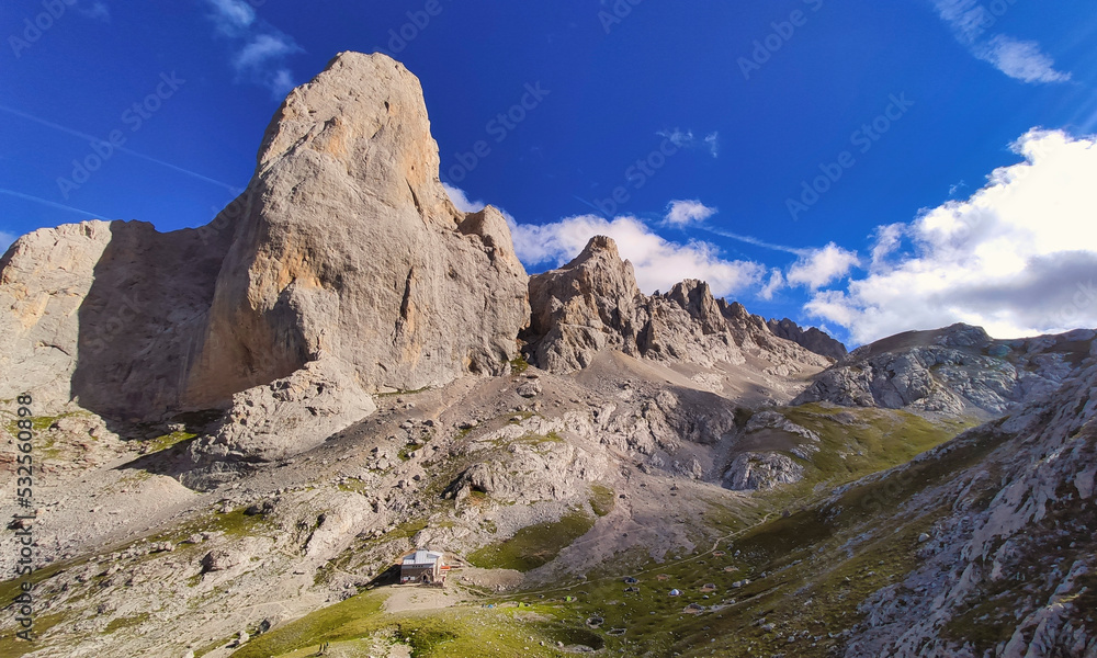 'Naranjo de Bulnes' peak also know as Picu Urriellu, Picos de Europa National Park and Biosphere Reserve, Cabrales, Asturias, Spain