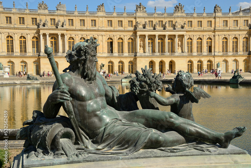 Château de Versailles : bassin Nord et statue représentant la Seine