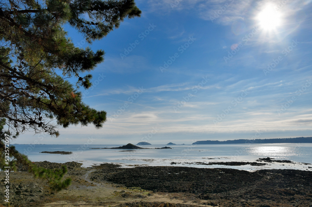 Joli paysage de mer dans la baie de Paimpol Bretagne France Joli paysage de mer dans la baie de Paimpol Bretagne France