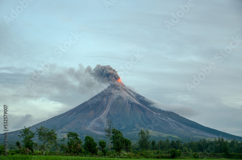 Murais de parede Erupting Mayon Volcano