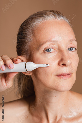 Trimmer for fluffy hair