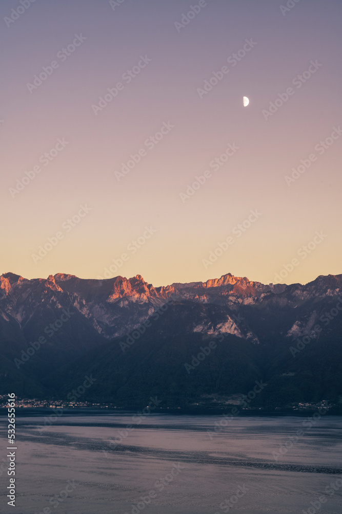 coucher de soleil sur les alpes