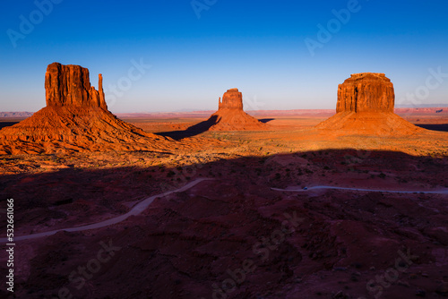 The Mittens, three buttes in Monument Valley at sunrise, Arizona and Utah, USA © Aide