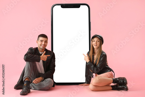 Stylish young couple sittin...