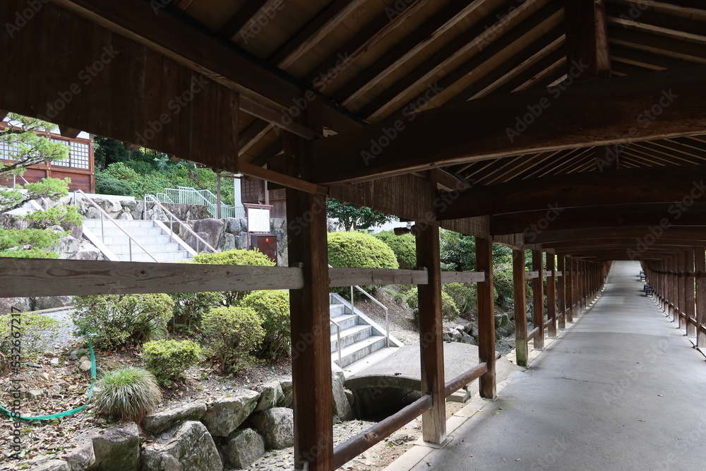 A Japanese shrine : Kairo Connecting Corridor in the precincts of Kibitsu-jinjya Shrine in Okayama City in Okayama Prefecture 日本の神社:岡山県岡山市にある吉備津神社の廻廊 A Japanese shrine : Kairo Connecting Corridor in the precincts of Kibitsu-jinjya Shrine in Okayama City in Okayama Prefecture 日本の神社:岡山県岡山市にある吉備津神社の廻廊