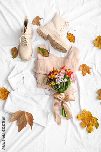Autumn fashion flat lay wit...