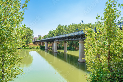 Scenic view of River Ebro with the Iron Bridge inaugurated in 1882 designed by Fermín Manso de Zúñiga in Logroño, La Rioja, Spain