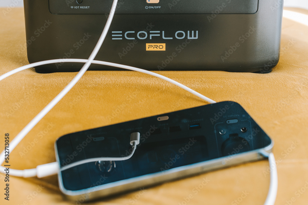 Charging iPhone 13 Pro Max with Ecoflow River Pro Portable Power