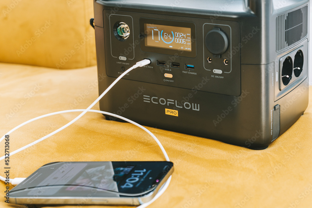 Charging iPhone 13 Pro Max with Ecoflow River Pro Portable Power