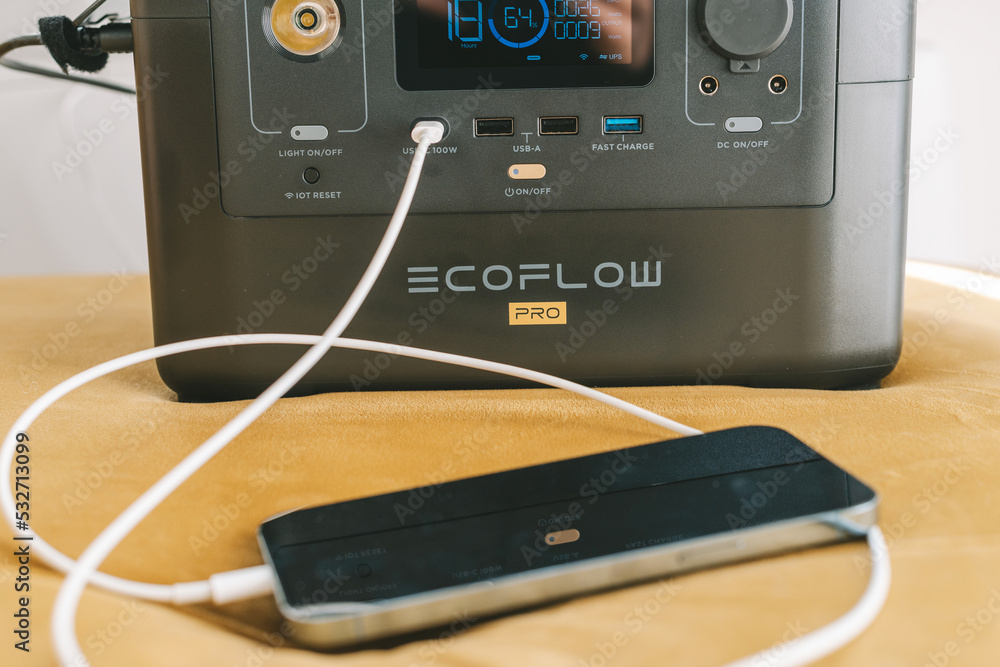 Charging iPhone 13 Pro Max with Ecoflow River Pro Portable Power