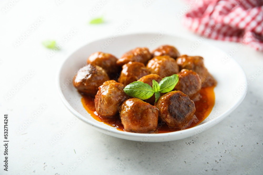 Meatballs with tomato sauce and basil Meatballs with tomato sauce and basil