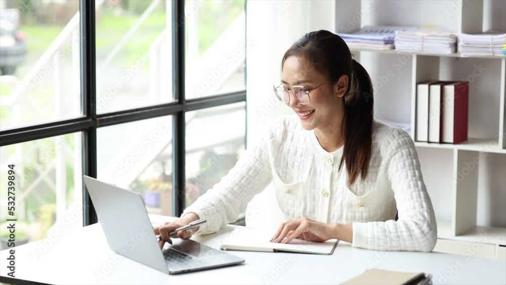 Asian women working in the office, young Asian business women as business executives, founding and running start-up executives, young female business leaders. Startup business concept. Asian women working in the office, young Asian business women as business executives, founding and running start-up executives, young female business leaders. Startup business concept.
