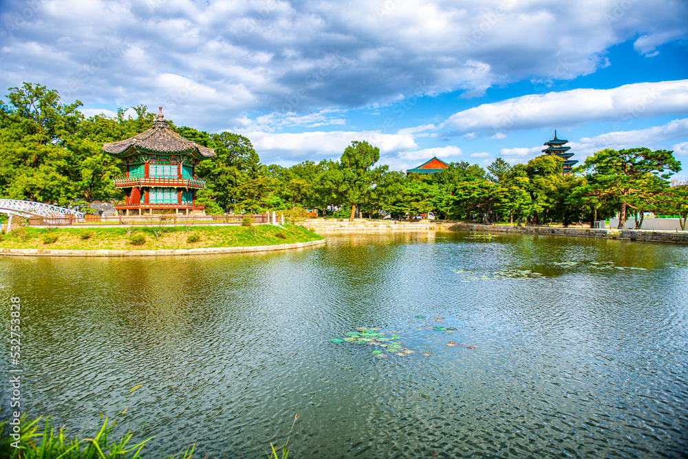 Gyeongbokgung palace in autumn, Seoul, South Korea.