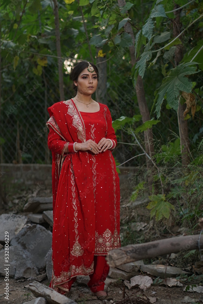 punjabi girl wearing traditional dress punjabi girl wearing traditional dress
