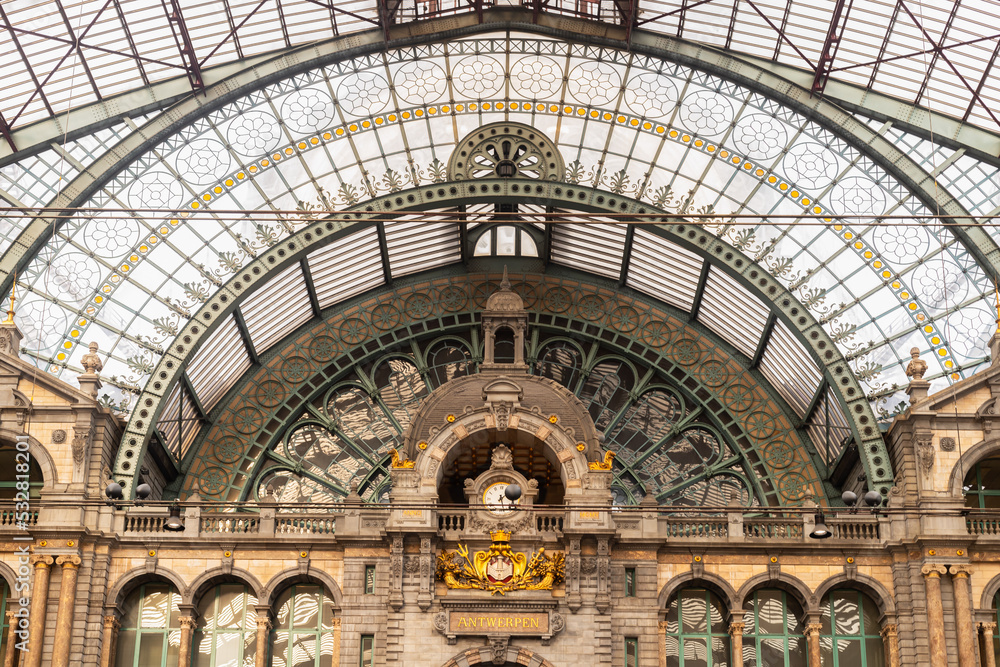 Obraz premium Hall of the Central Railway Station in Antwerp; Belgium.