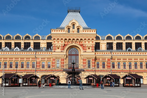 Foto The building of the Nizhny Novgorod fair - the largest fair of the Russian Empire (1822), the central part