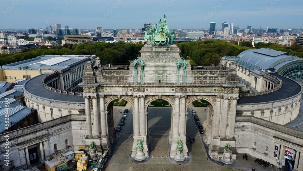 Obraz premium drone photo triumphal arch Brussels Belgium europe 