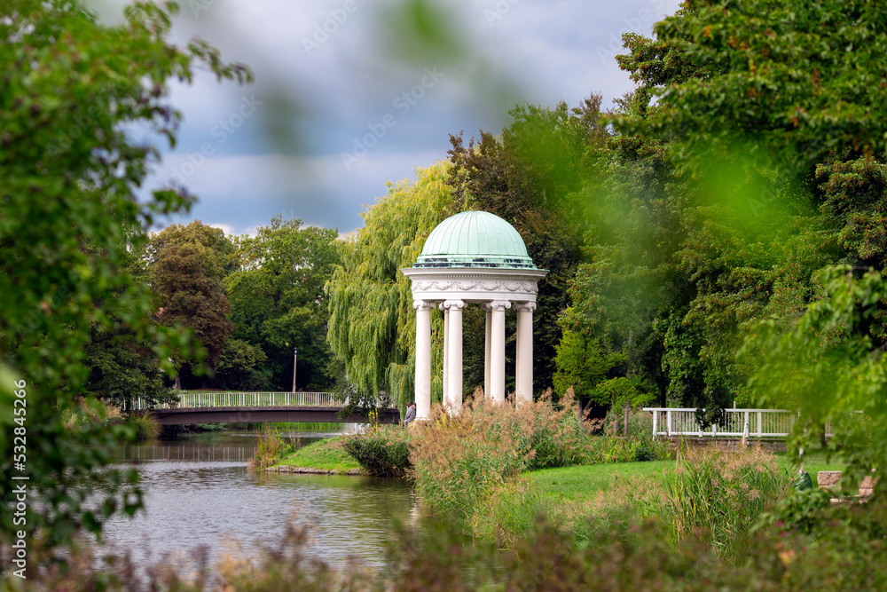 Fototapeta premium Ancient building temple with columns in Markkleeberg Park in Leipzig, Deutschland 