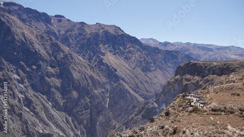 Le Canyon du Colca, grande observation des vols des condors, oiseau iconique du Pérou, coin touristique, region de hautes montagnes 