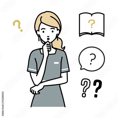 立って手をあごにあてて疑問を感じているエステ店員・受付・接客係の女性 クエスチョンマークのセット