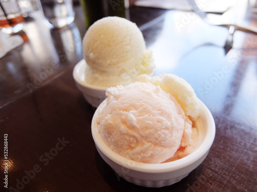 食後のアイスクリーム2種