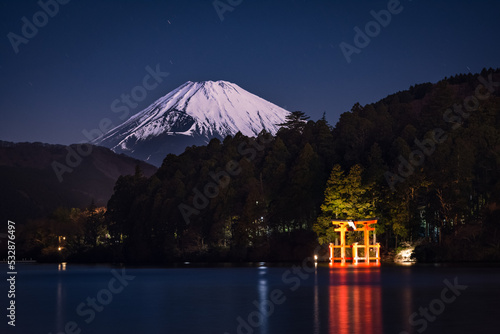 Canvastavla Snow capped Mount Fuji at night with torii gate from Lake Ashi Hakone Japan