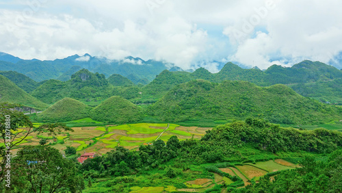 Fototapeta Naklejka Na Ścianę i Meble -  Road from Ha Giang to Dong Van. Karst plateau , Vietnam