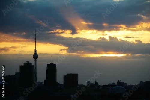 Berlin bei Sonnenaufgang  Skyline