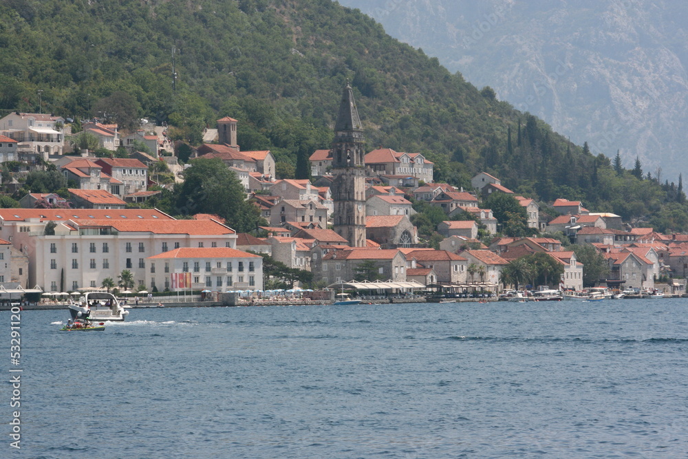 Le village de Perast dans la baie de Kotor (Monténégro, Europe)