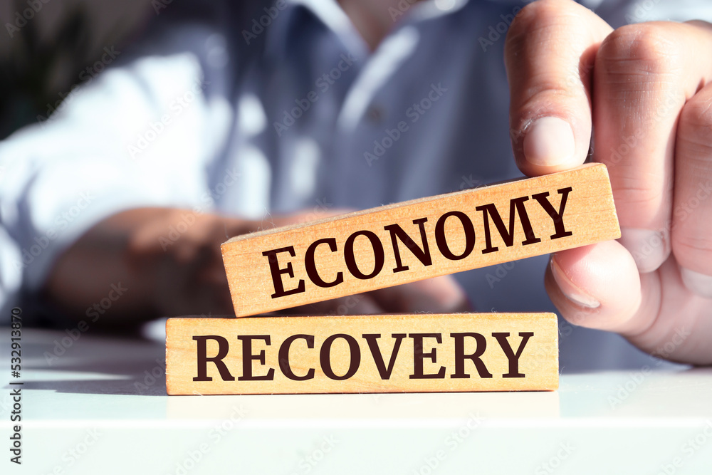 Obraz premium Wooden blocks with words 'Economy Recovery'.
