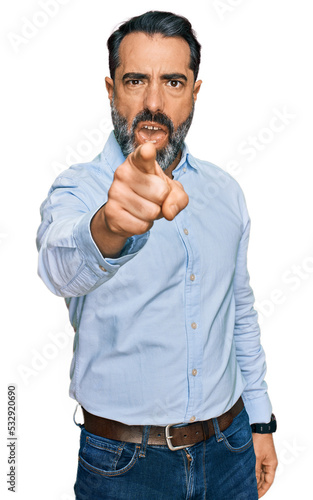 Canvastavla Middle aged man with beard wearing business shirt pointing displeased and frustr